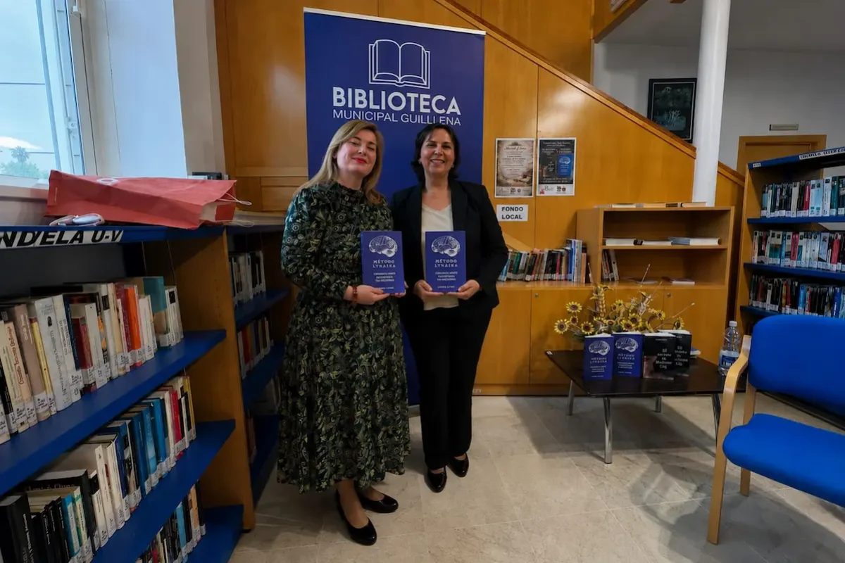 Foto lina y vero con el libro